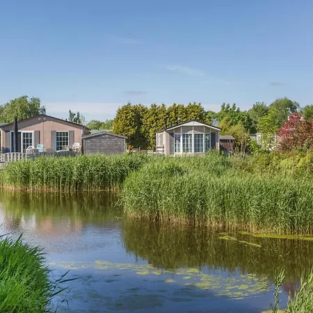 Chalet Aan Het Water Met Airco Hensbroek