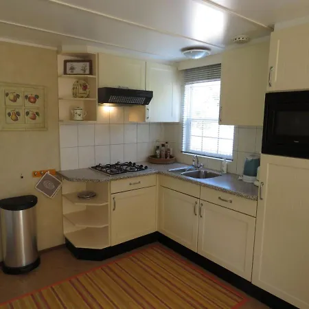 Chalet Aan Het Water Met Airco 木屋 Hensbroek