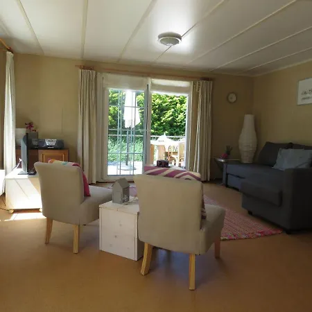 木屋 Chalet Aan Het Water Met Airco Hensbroek