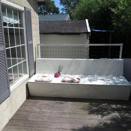 Chalet Aan Het Water Met Airco 木屋 *