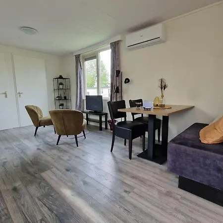 Chalet Aan Het Water Met Airco 木屋