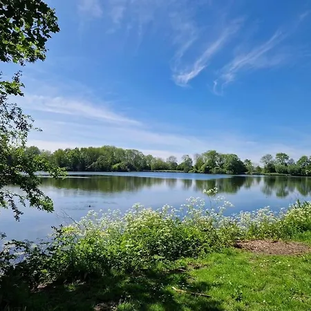 木屋 Chalet Aan Het Water Met Airco Hensbroek